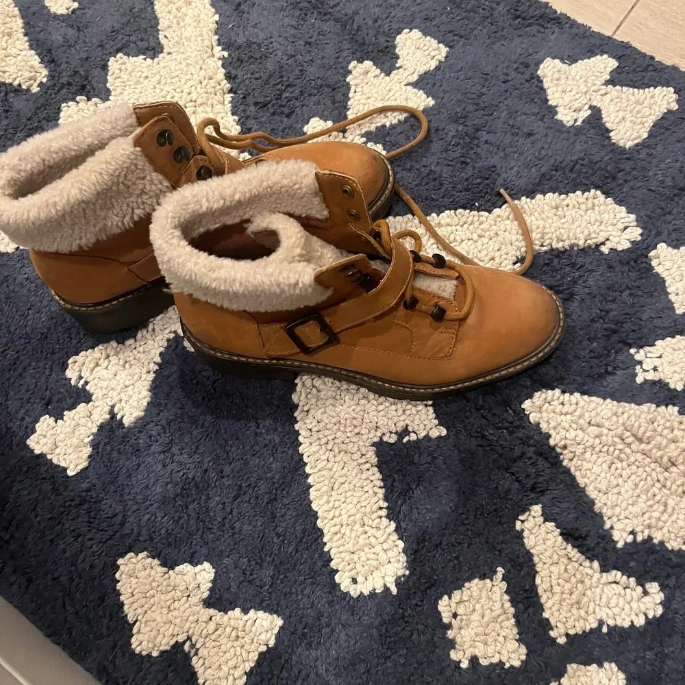 Kelsi Dagger boots with fleecy trim